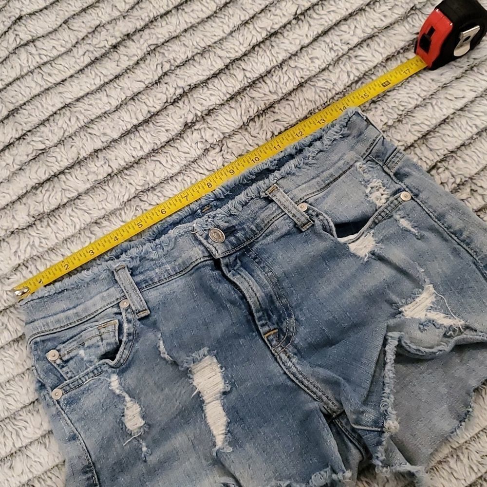 Light wash distressed 7 for all mankind jean shorts size 25 - Picture 6 of 9